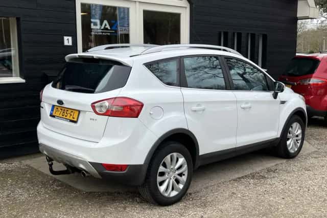 Ford Kuga (2010) thumbnail 3