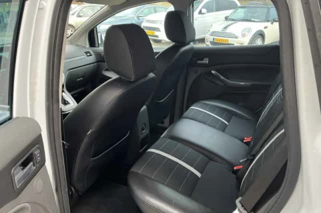 Ford Kuga (2010) thumbnail 6