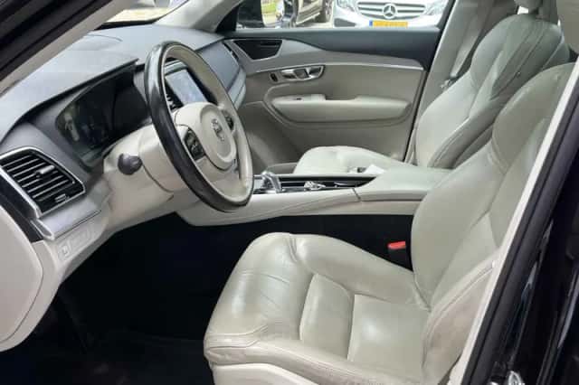 Volvo XC90 (2016) thumbnail 5
