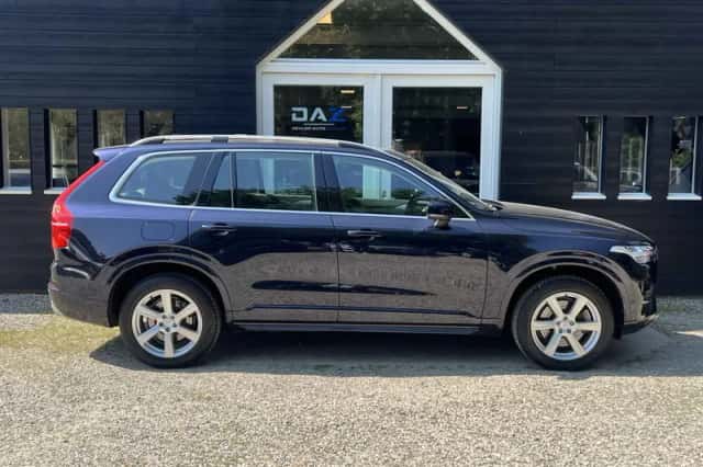 Volvo XC90 (2016) thumbnail 2