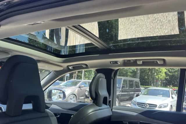 Volvo XC90 (2016) thumbnail 6