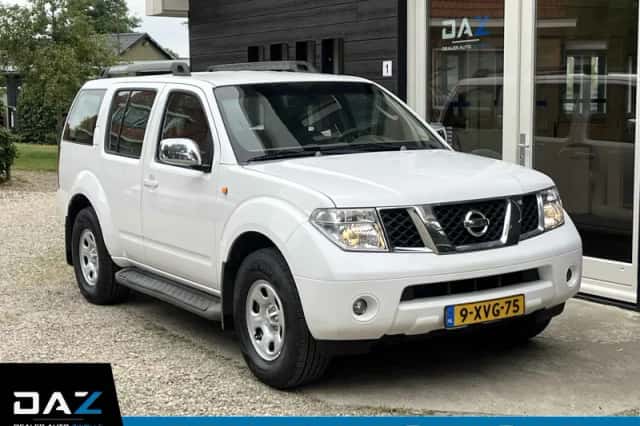 Nissan Pathfinder (2006) thumbnail 1