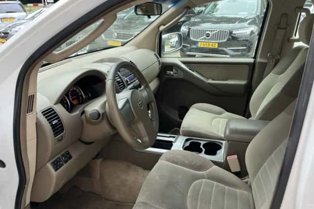 Nissan Pathfinder (2006) thumbnail 5