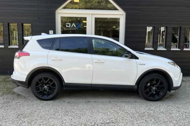 Toyota RAV4 (2018) thumbnail 2