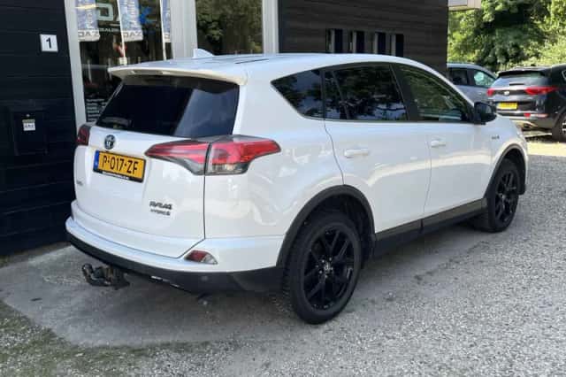 Toyota RAV4 (2018) thumbnail 3