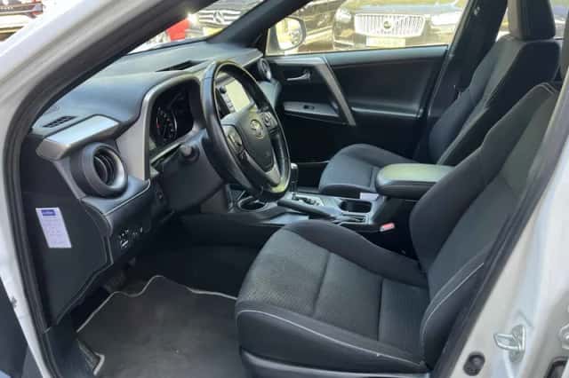 Toyota RAV4 (2018) thumbnail 5