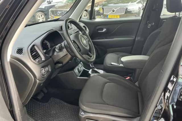 Jeep Renegade (2022) thumbnail 5