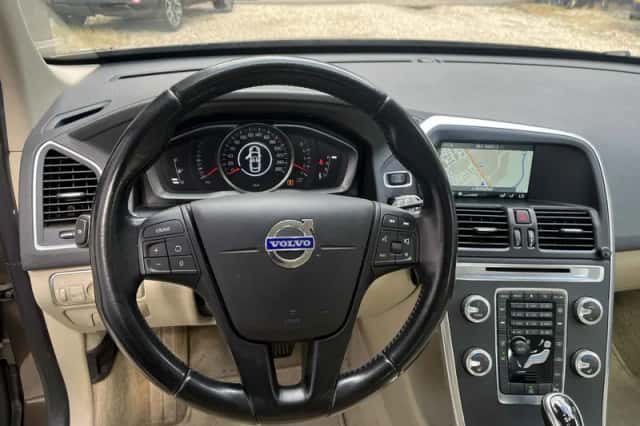 Volvo XC60 (2015) thumbnail 6