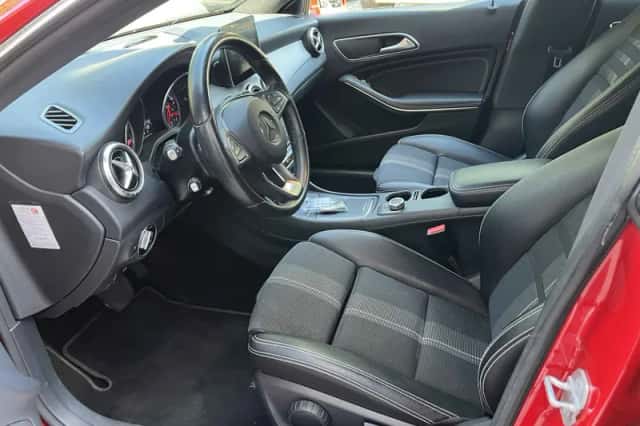 Mercedes-Benz CLA-Klasse (2017) thumbnail 4
