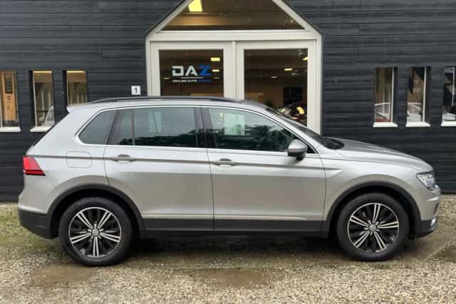 Volkswagen Tiguan (2017) thumbnail 2
