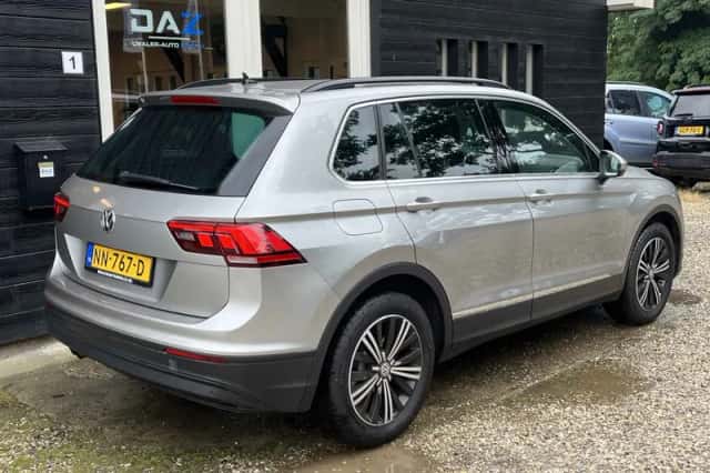 Volkswagen Tiguan (2017) thumbnail 3