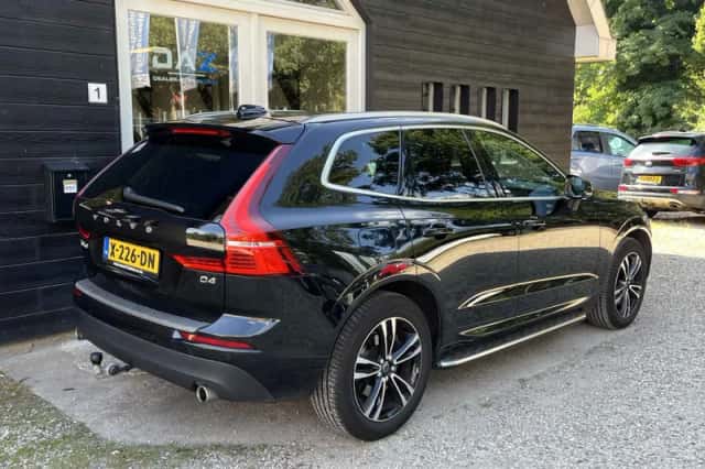 Volvo XC60 (2019) thumbnail 3