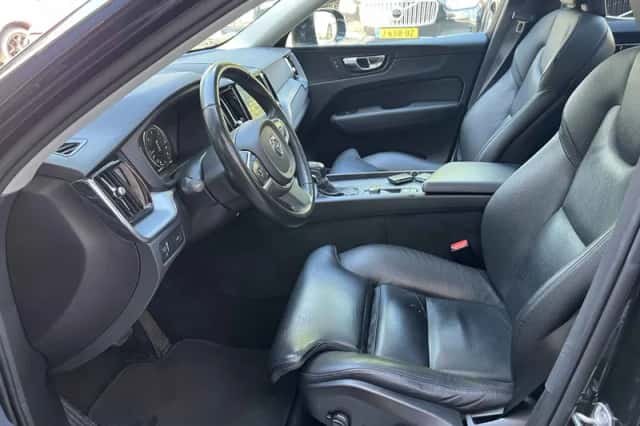 Volvo XC60 (2019) thumbnail 5