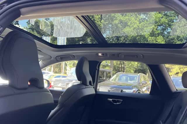 Volvo XC60 (2019) thumbnail 6