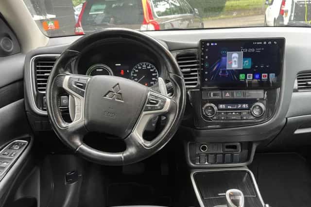 Mitsubishi Outlander (2015) thumbnail 6