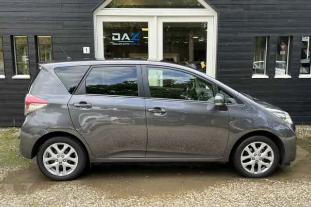 Toyota Verso S (2015) thumbnail 2