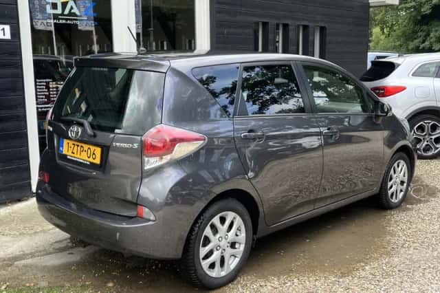 Toyota Verso S (2015) thumbnail 3