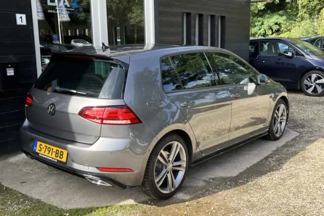 Volkswagen Golf (2019) thumbnail 3