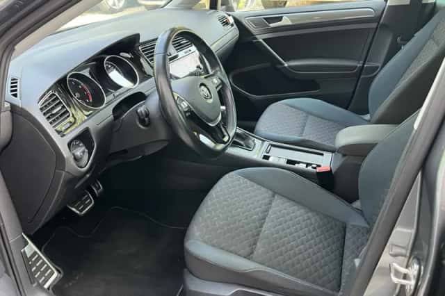 Volkswagen Golf (2019) thumbnail 5