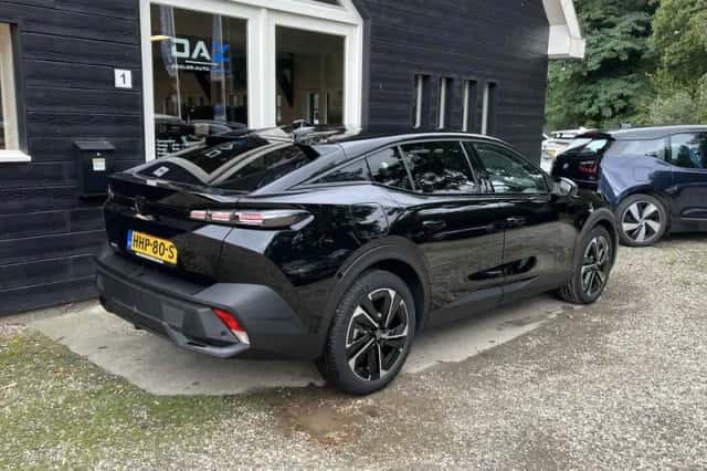 Peugeot 408 (2025) thumbnail 3