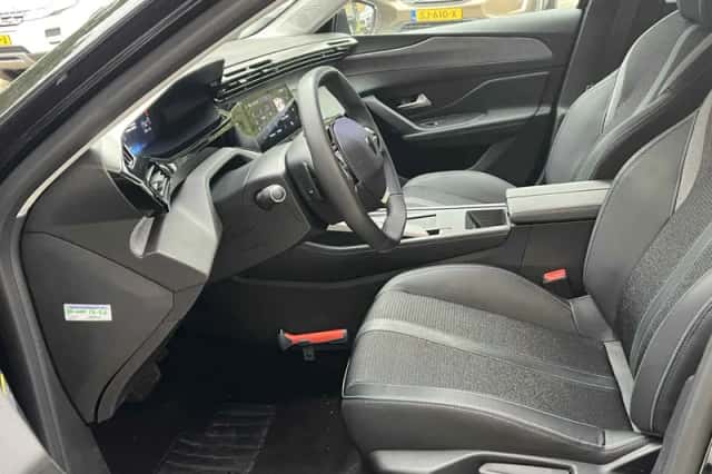 Peugeot 408 (2025) thumbnail 5