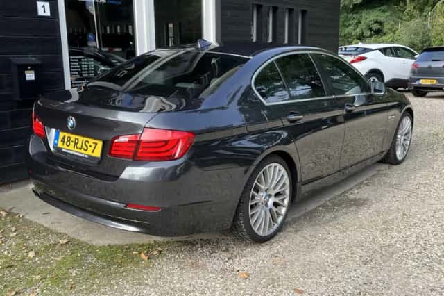 BMW 5-Serie (2011) thumbnail 3