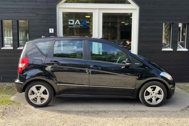 Mercedes-Benz A-Klasse (2011) thumbnail 2