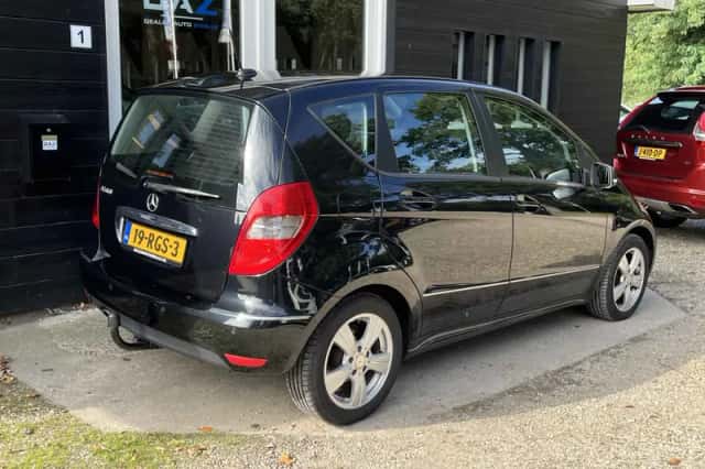 Mercedes-Benz A-Klasse (2011) thumbnail 3