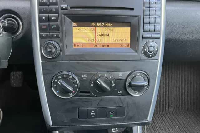 Mercedes-Benz A-Klasse (2011) thumbnail 6
