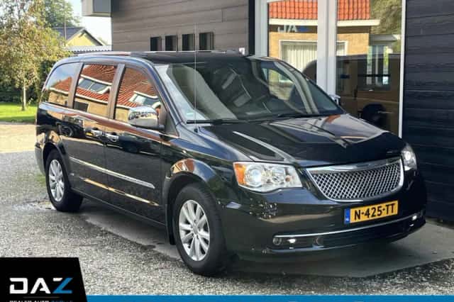 Chrysler Grand Voyager (2015) thumbnail 1