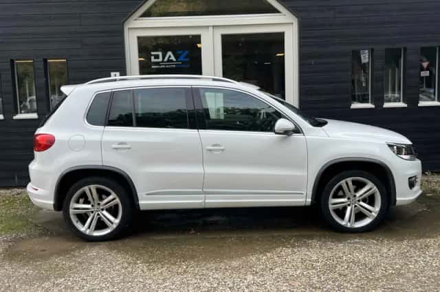 Volkswagen Tiguan (2015) thumbnail 2