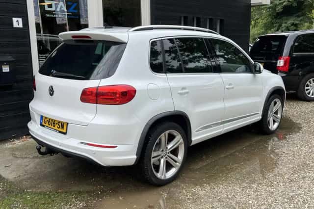 Volkswagen Tiguan (2015) thumbnail 3