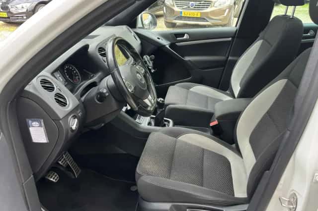 Volkswagen Tiguan (2015) thumbnail 5