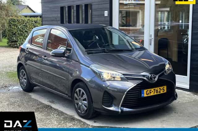 Toyota Yaris (2015) thumbnail 1
