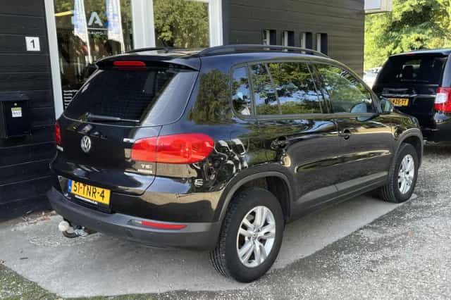 Volkswagen Tiguan (2012) thumbnail 3