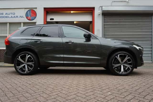 Volvo XC60 (2022) thumbnail 3
