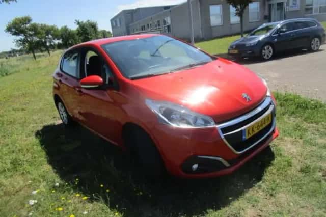 Peugeot 208 (2016) thumbnail 6