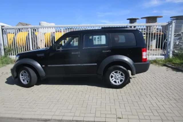 Dodge Nitro (2008) thumbnail 3