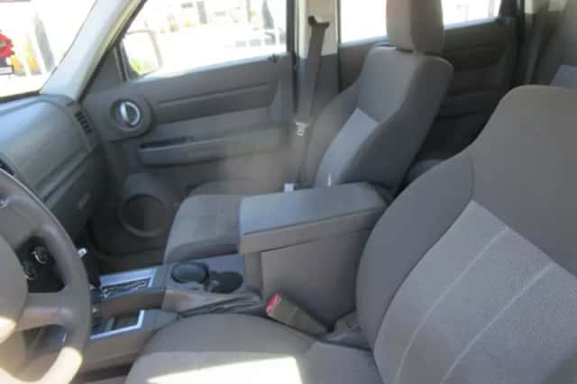 Dodge Nitro (2008) thumbnail 6