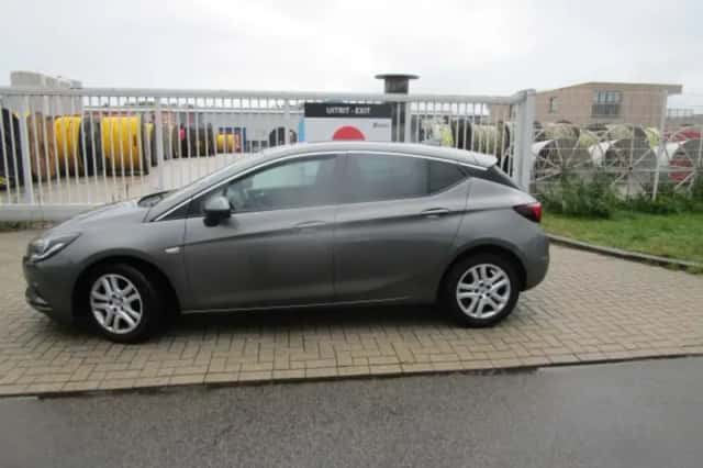 Opel Astra (2018) thumbnail 2