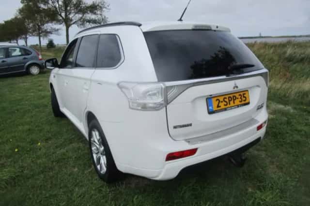 Mitsubishi Outlander (2013) thumbnail 5