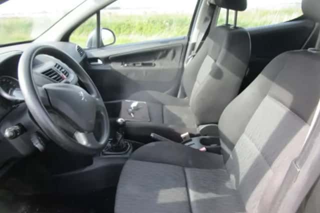 Peugeot 207 (2010) thumbnail 3