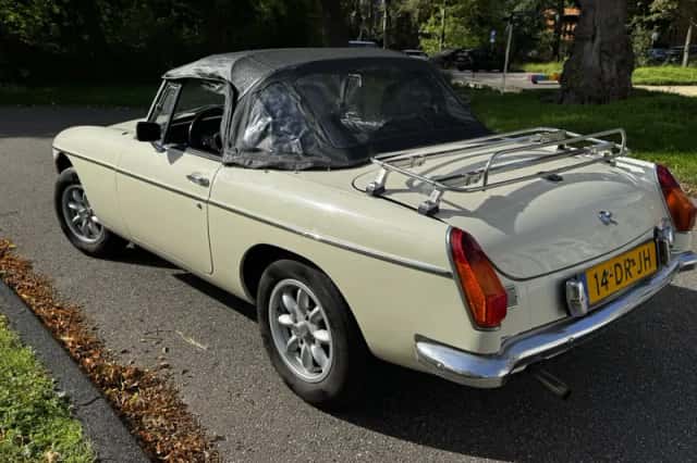 MG MGB (1979) thumbnail 6