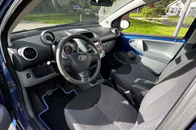 Toyota Aygo (2008) thumbnail 2