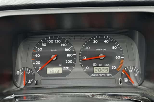 Volkswagen Golf (2002) thumbnail 5