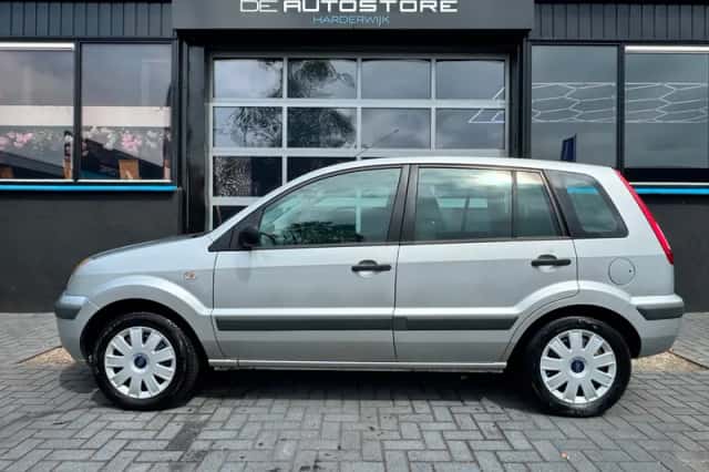 Ford Fusion (2008) thumbnail 2