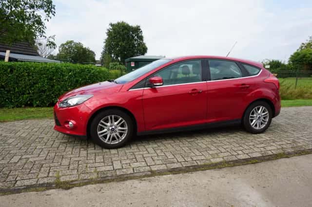 Ford Focus (2012) thumbnail 3