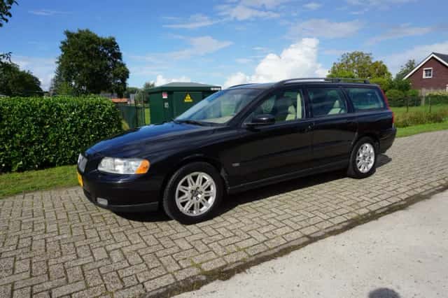Volvo V70 (2004) thumbnail 1