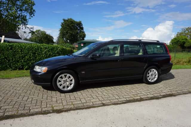 Volvo V70 (2004) thumbnail 3