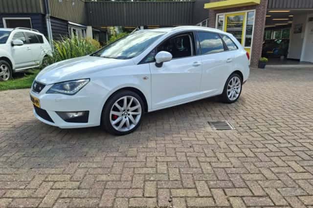 SEAT Ibiza (2015) thumbnail 2